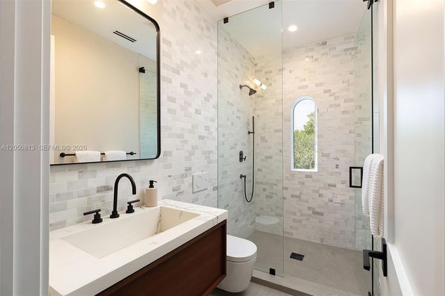 5401 Pine Tree Drive 5401, Miami Beach, FL 33140