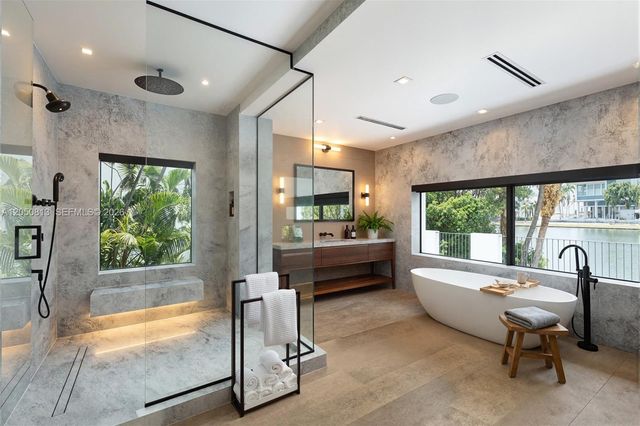 5401 Pine Tree Drive 5401, Miami Beach, FL 33140