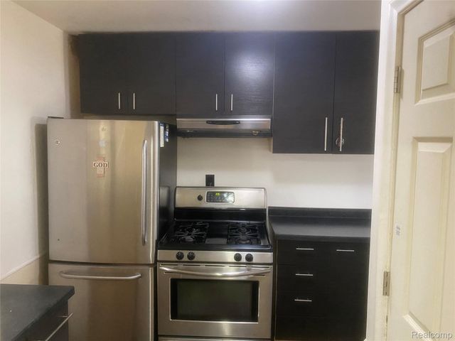 180 W Rutgers Avenue, Pontiac, MI 48340