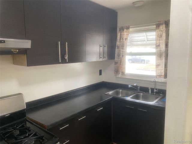 180 W Rutgers Avenue, Pontiac, MI 48340