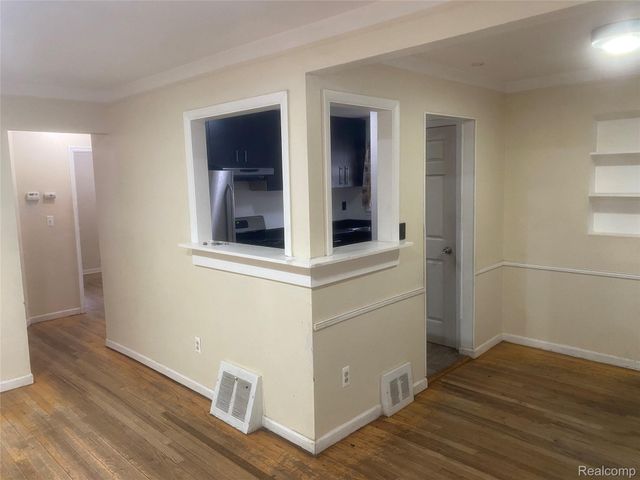 180 W Rutgers Avenue, Pontiac, MI 48340