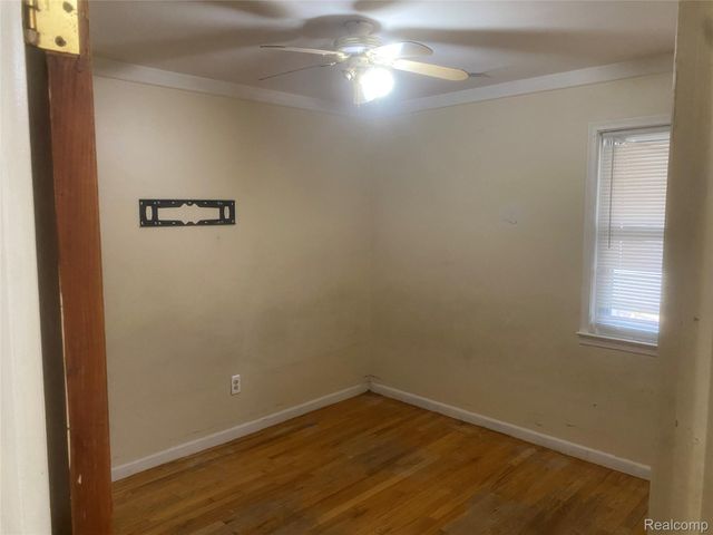 180 W Rutgers Avenue, Pontiac, MI 48340