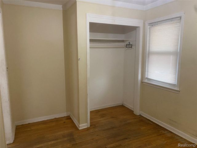 180 W Rutgers Avenue, Pontiac, MI 48340