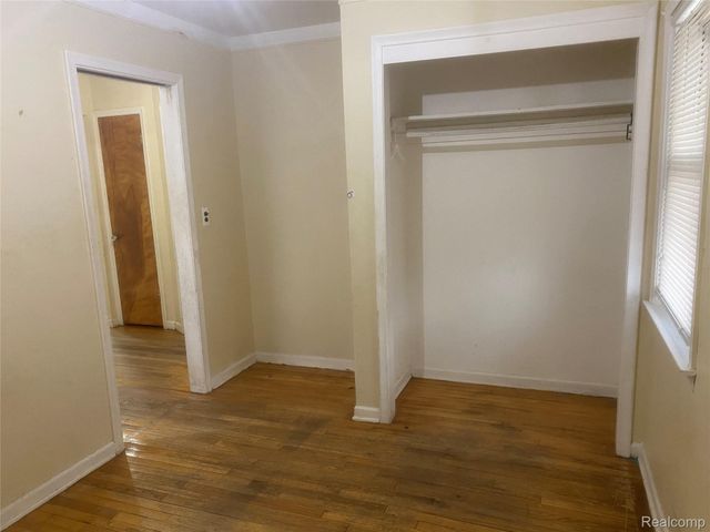 180 W Rutgers Avenue, Pontiac, MI 48340