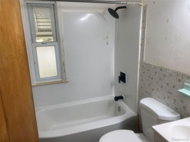 180 W Rutgers Avenue, Pontiac, MI 48340