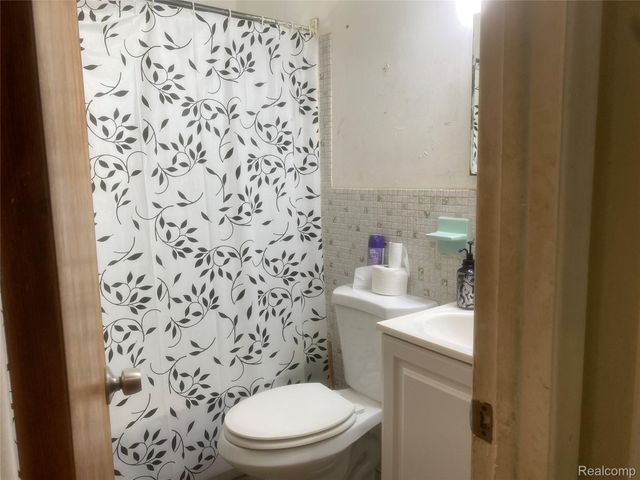 180 W Rutgers Avenue, Pontiac, MI 48340