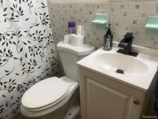 180 W Rutgers Avenue, Pontiac, MI 48340