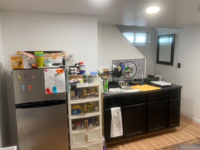 180 W Rutgers Avenue, Pontiac, MI 48340