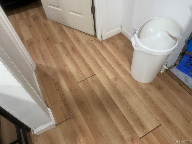 180 W Rutgers Avenue, Pontiac, MI 48340