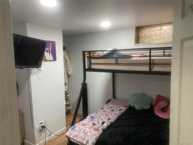 180 W Rutgers Avenue, Pontiac, MI 48340