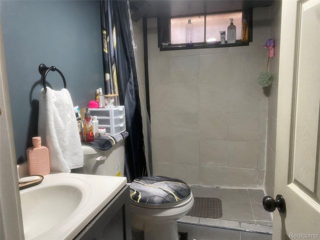 180 W Rutgers Avenue, Pontiac, MI 48340