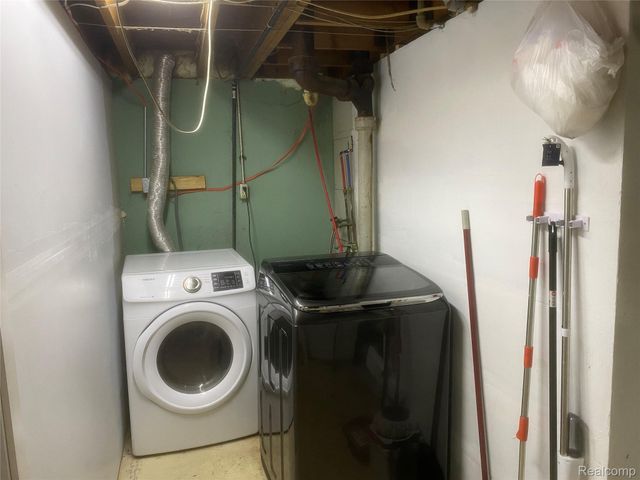 180 W Rutgers Avenue, Pontiac, MI 48340