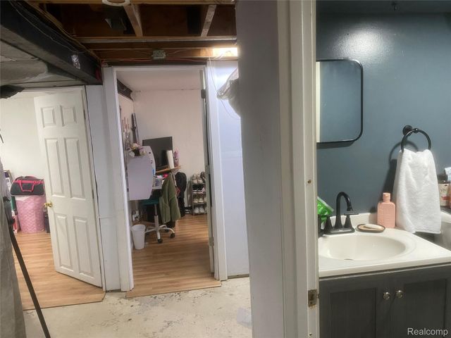 180 W Rutgers Avenue, Pontiac, MI 48340