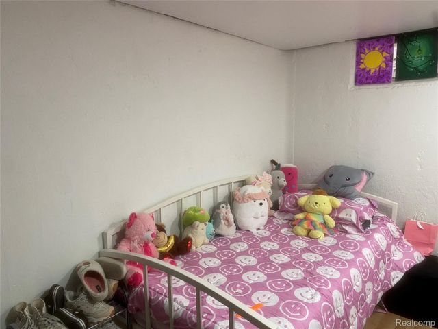 180 W Rutgers Avenue, Pontiac, MI 48340