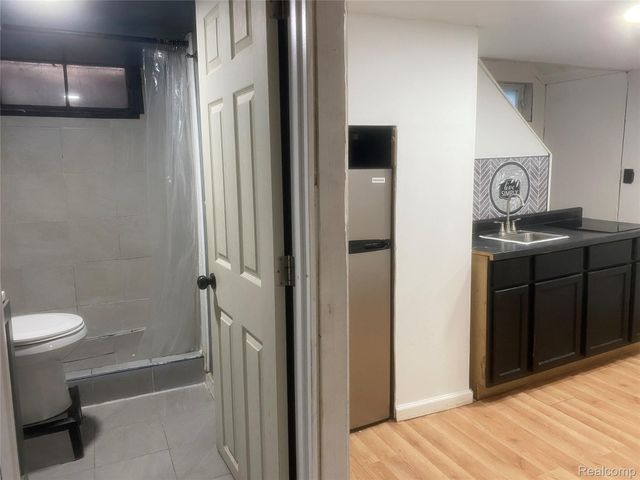 180 W Rutgers Avenue, Pontiac, MI 48340