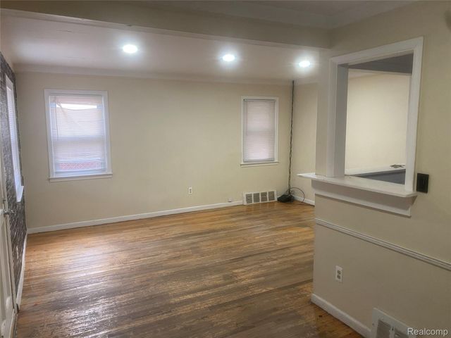 180 W Rutgers Avenue, Pontiac, MI 48340