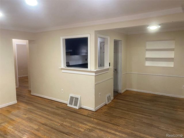 180 W Rutgers Avenue, Pontiac, MI 48340