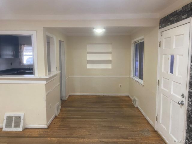 180 W Rutgers Avenue, Pontiac, MI 48340