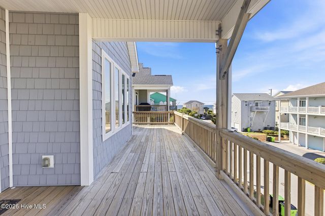 304 Oceanaire Lane, Surf City, NC 28445
