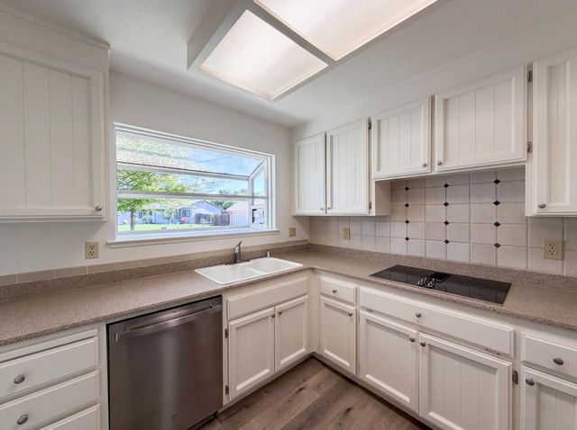 5901 Small Hill Ct, Citrus Heights, CA 95621