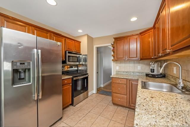 260 New Hampshire Avenue, Bay Shore, NY 11706