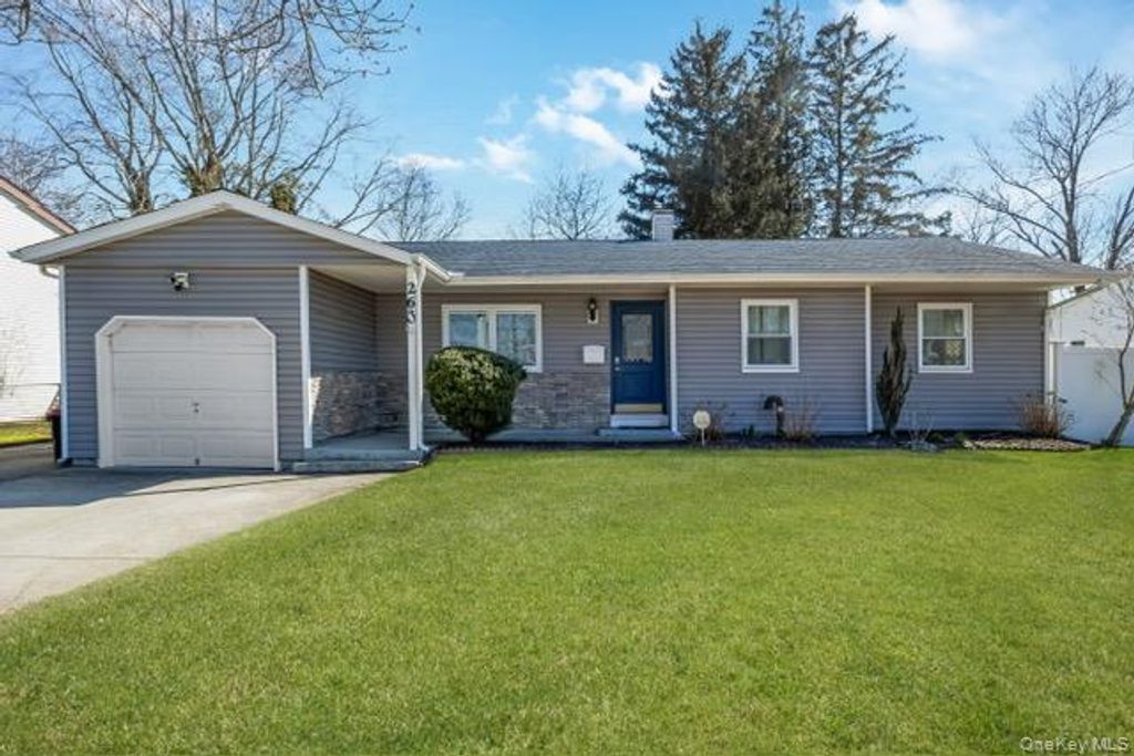 260 New Hampshire Avenue, Bay Shore, NY 11706