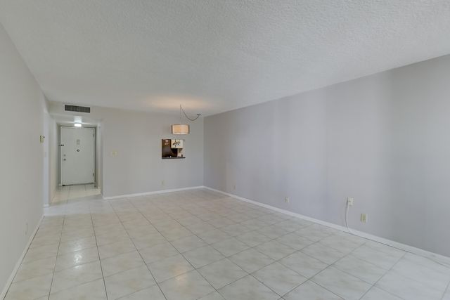 6751 N University Drive 302, Tamarac, FL 33321