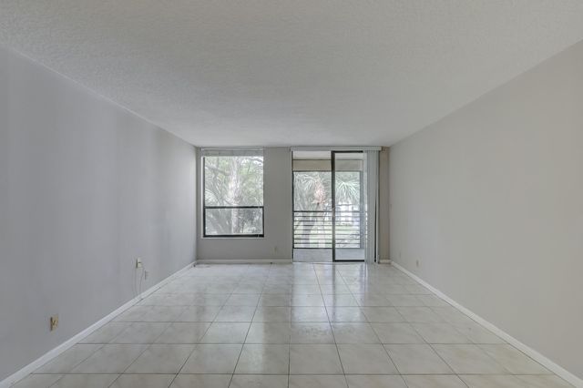 6751 N University Drive 302, Tamarac, FL 33321