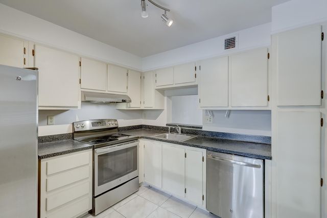 6751 N University Drive 302, Tamarac, FL 33321