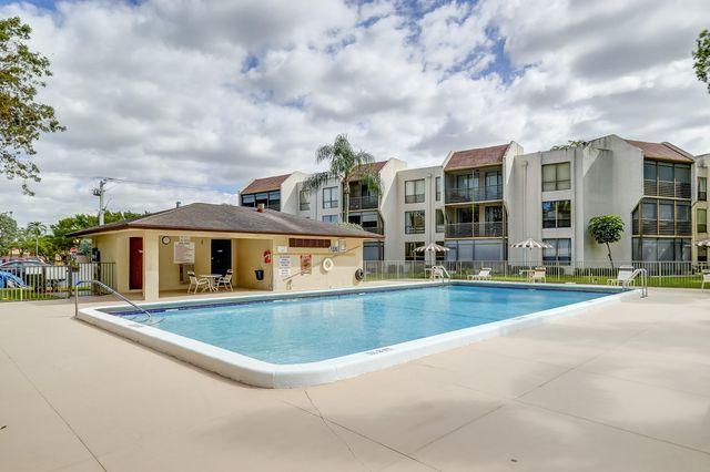 6751 N University Drive 302, Tamarac, FL 33321
