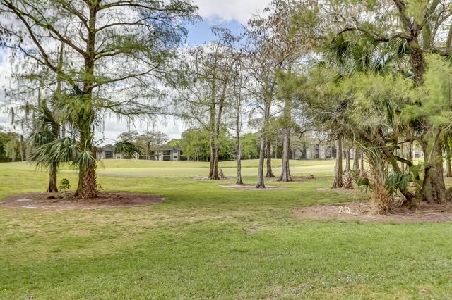 6751 N University Drive 302, Tamarac, FL 33321