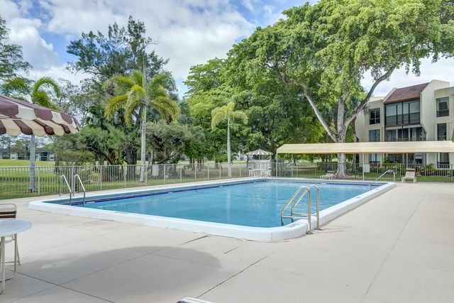 6751 N University Drive 302, Tamarac, FL 33321