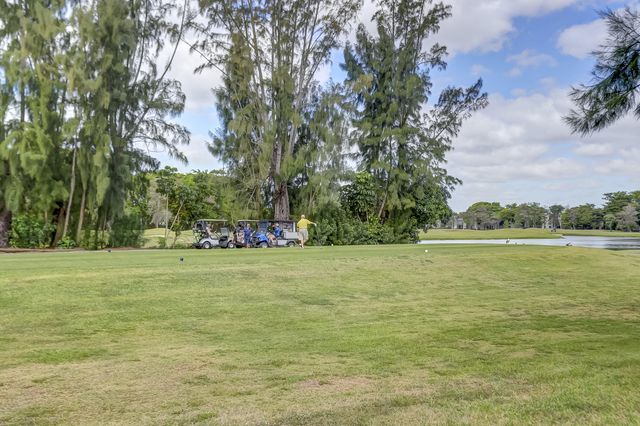 6751 N University Drive 302, Tamarac, FL 33321