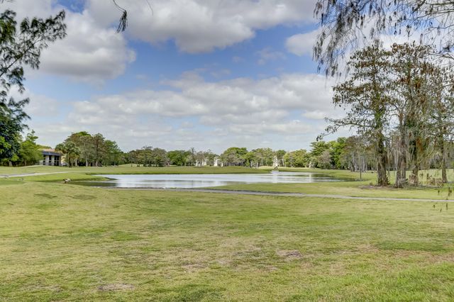 6751 N University Drive 302, Tamarac, FL 33321