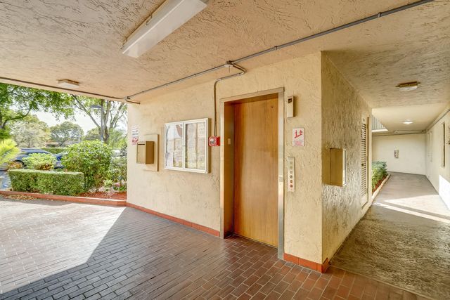 6751 N University Drive 302, Tamarac, FL 33321