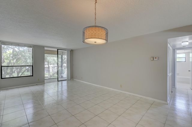 6751 N University Drive 302, Tamarac, FL 33321