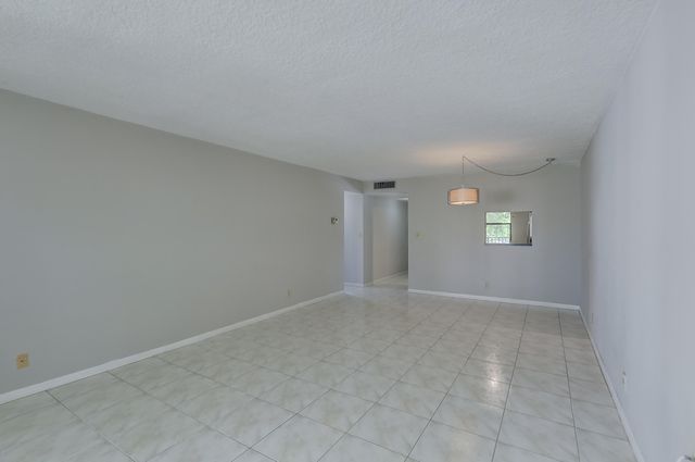 6751 N University Drive 302, Tamarac, FL 33321