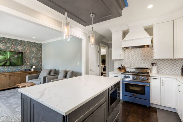 930 N Taylor Avenue, Oak Park, IL 60302