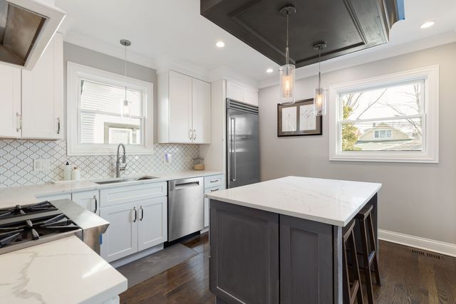 930 N Taylor Avenue, Oak Park, IL 60302