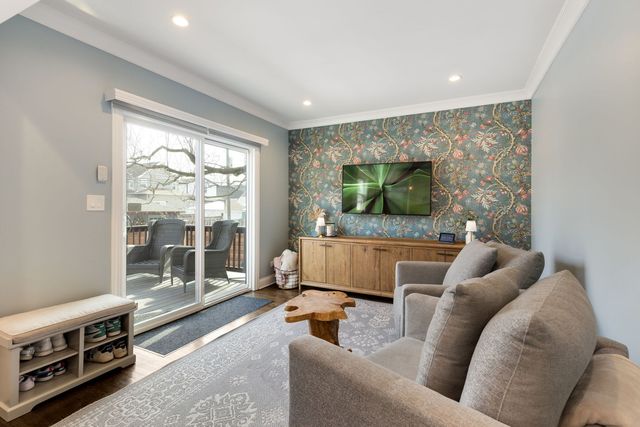 930 N Taylor Avenue, Oak Park, IL 60302