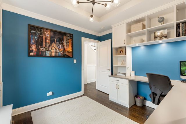 930 N Taylor Avenue, Oak Park, IL 60302