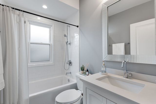 930 N Taylor Avenue, Oak Park, IL 60302