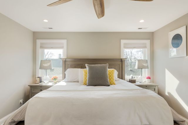 930 N Taylor Avenue, Oak Park, IL 60302