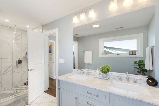 930 N Taylor Avenue, Oak Park, IL 60302