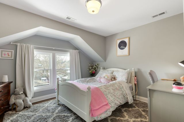 930 N Taylor Avenue, Oak Park, IL 60302