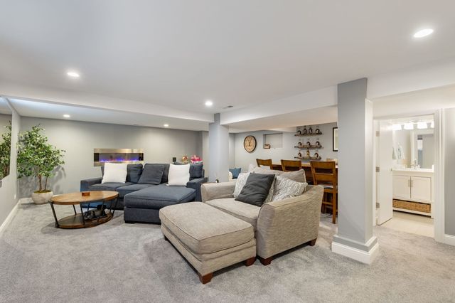 930 N Taylor Avenue, Oak Park, IL 60302