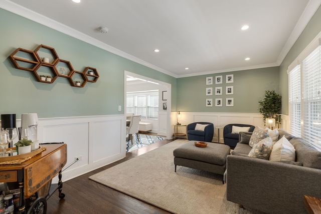 930 N Taylor Avenue, Oak Park, IL 60302