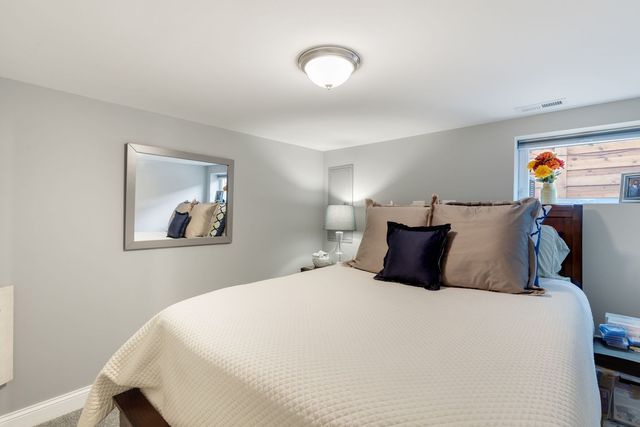 930 N Taylor Avenue, Oak Park, IL 60302