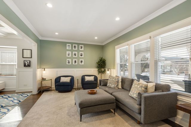 930 N Taylor Avenue, Oak Park, IL 60302