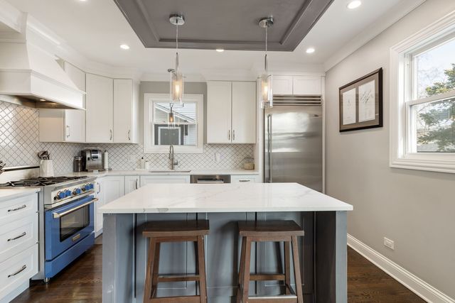 930 N Taylor Avenue, Oak Park, IL 60302